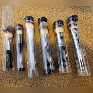 IT COSMETICS MAKEUP BRUSH COLLECTION
